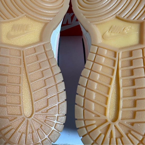 Nike Dunk Low Glacier Blue Off Noir Women’s 7.5 Suede Pink Gum Sole - Picture 9 of 11